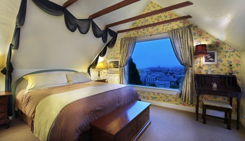 Chambre Supérieure, 1 très grand lit, cheminée, vue ville (The View Room)