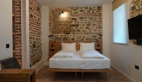 Small Studio - Additional Building