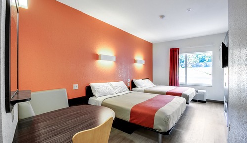 Chambre Deluxe, 2 grands lits, non-fumeurs, réfrigérateur et four à micro-ondes