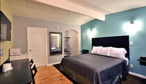 Chambre, 1 très grand lit, non-fumeurs