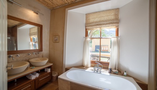 Suite Classique (Courtyard Manor 1 pax)