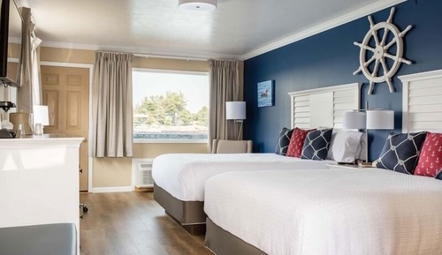 Chambre, vue fleuve (Lower Harbor)