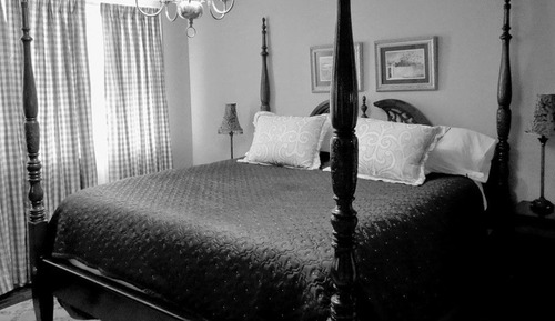 Chambre Classique, 1 très grand lit, salle de bains commune