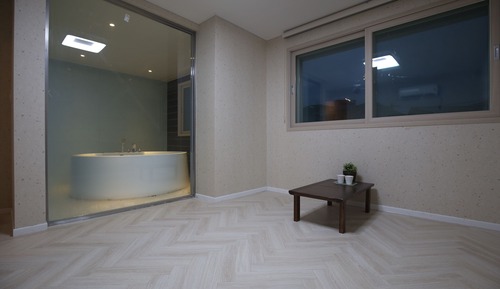 Chambre Deluxe (Ondol, Round Bubble Bath)