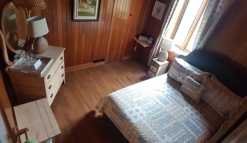 Chambre Deluxe, 1 grand lit, salle de bains commune, vue jardin