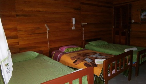 Chambre Triple, vue jardin (2 personas)