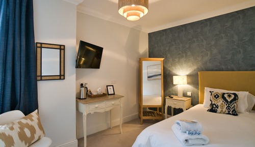 Chambre Simple, salle de bains attenante