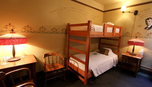 Chambre (1 Bunk Bed, Common Bath)