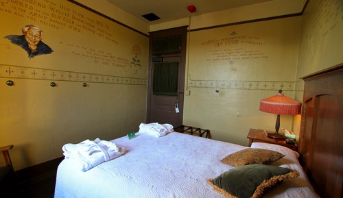 Chambre, 1 grand lit (Common Bath)