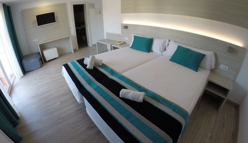 Chambre Double, balcon, vue piscine