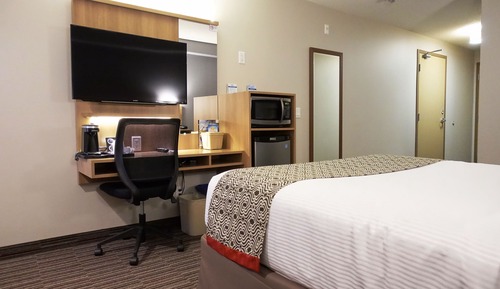 Chambre, 1 grand lit, accessible aux personnes à mobilité réduite, non-fumeurs (Roll-In Shower)