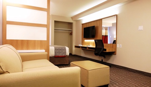 Suite, 1 grand lit et 1 canapé-lit, non-fumeurs, réfrigérateur