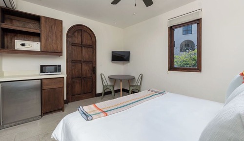Studio Deluxe, 1 très grand lit, vue ville, rez-de-chaussée (15 Calle Cartagena | 1 BR | 1 BA)