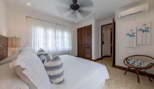 Appart'hôtel Deluxe, 1 très grand lit et 1 canapé-lit, terrasse (28 Plaza Carlota | 1 BR | 1 BA)