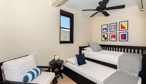 Maison mitoyenne Deluxe, plusieurs lits, piscine privée (3 Paseo Miraflores | 4 BR | 3.5 BA)