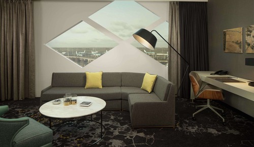 Suite, 1 très grand lit, accès salon affaires (Airport View)