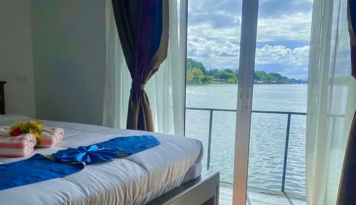 Chambre Supérieure, vue fleuve (Superior River View Double Room)