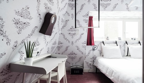 Chambre, vue ville