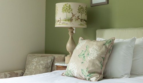 Chambre Classique Double ou avec lits jumeaux, salle de bains attenante, vue jardin