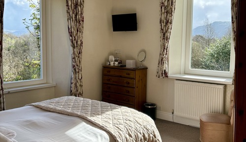 Chambre Double, salle de bains attenante (with bath)