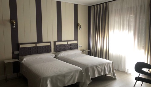 Chambre Familiale Double ou avec lits jumeaux, plusieurs lits