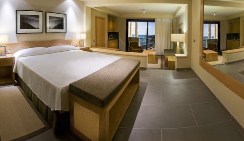 Suite Junior, vue partielle sur la mer (2 adults and 1 child)