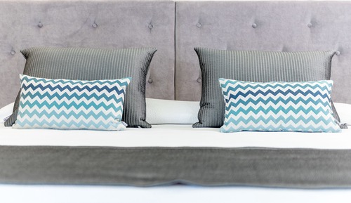 Chambre Double, vue partielle sur la mer