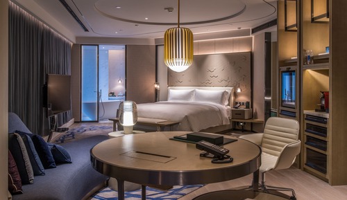 Suite, 1 très grand lit (Ambassador, Dining, High Floor)