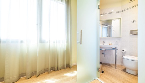 Chambre Triple Confort, non-fumeurs, salle de bains attenante