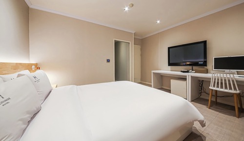 Deluxe Room, City View