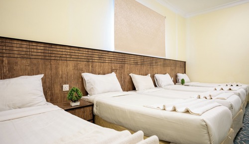 Quintuple Room
