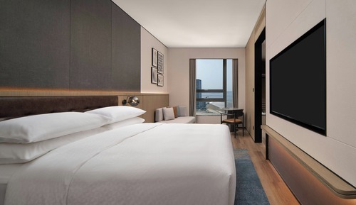 Chambre Supérieure, 1 très grand lit, vue ville