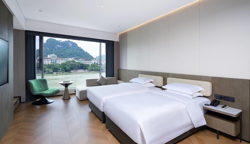 Deluxe Room, 2 Twin Beds, River View