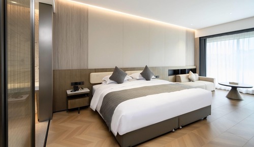 Suite, 1 King Bed (Selected)