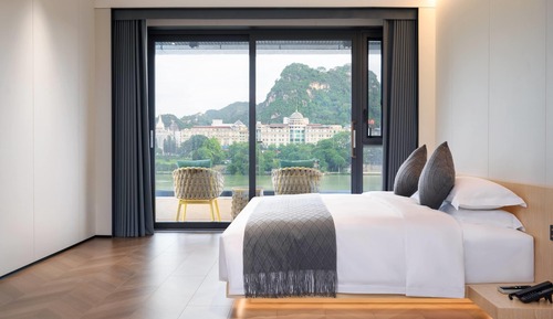 Room, 1 King Bed, Balcony, River View