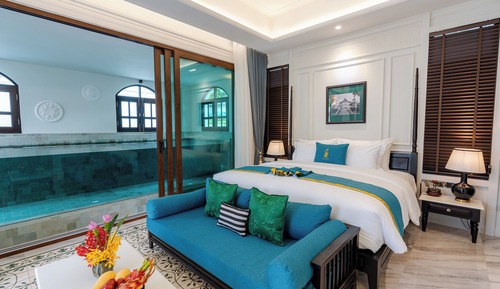 Crystal Pool Suite