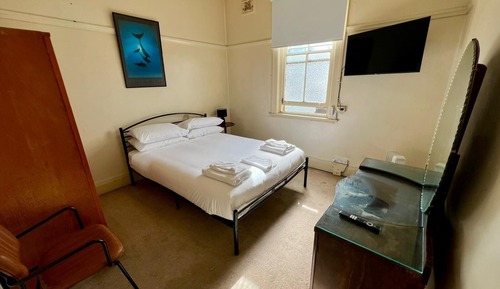 Chambre Double, salle de bains commune