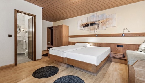 Chambre Triple Classique, vue cour intérieure