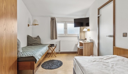 Chambre avec lits jumeaux, vue cour intérieure
