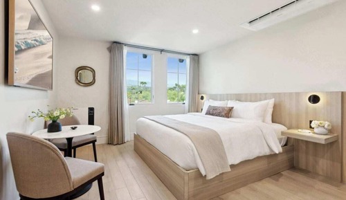 Executive Studio, 1 King Bed, Kitchenette, Mountain View