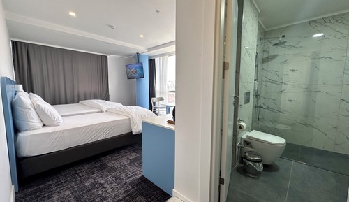 Family Triple Room, City View