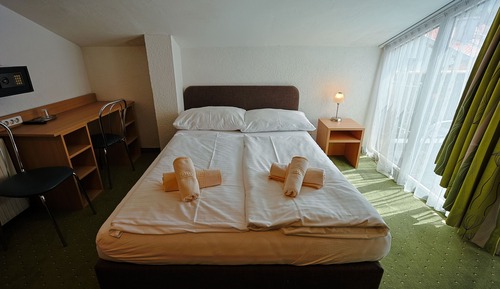 Chambre Confort Double ou avec lits jumeaux, balcon