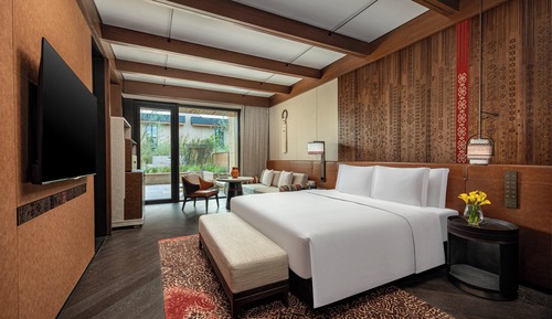 Standard Room, 1 King Bed, Accessible (Courtyard Access)