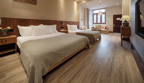 Chambre Triple Luxe, vue cour intérieure