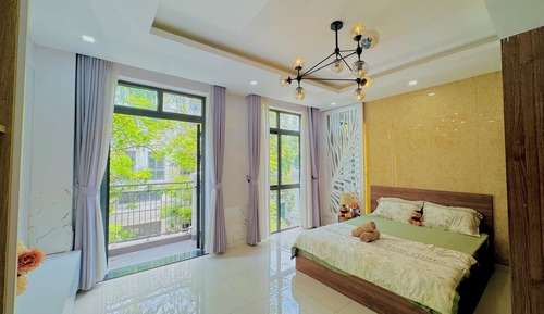 Chambre Confort, 1 grand lit, salle de bains privée, vue jardin