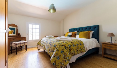 Chambre Double Deluxe, 1 très grand lit, salle de bains privée, vue jardin