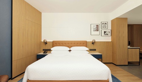 Chambre Supérieure, 1 très grand lit, vue ville