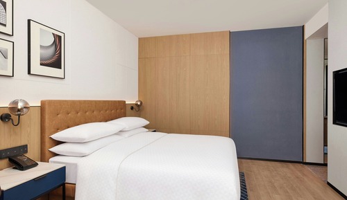 Chambre « Premier », 1 très grand lit, vue ville
