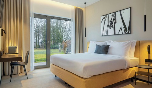 Chambre, 1 très grand lit, vue jardin