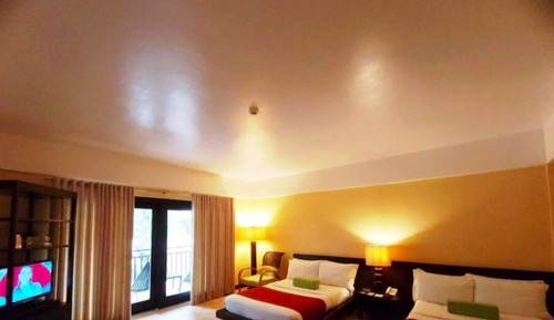 Chambre Panoramique Double ou avec lits jumeaux, baignoire, vue piscine
